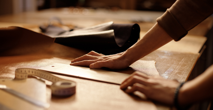 Découverte des métiers d'artisans : Travailler le cuir